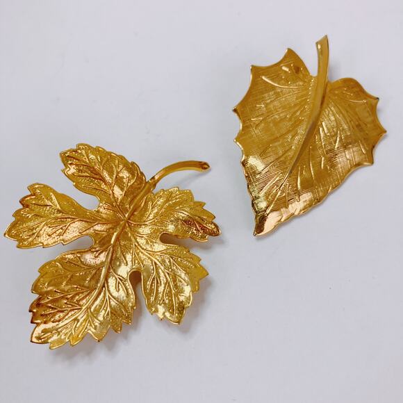 VTG Set of 2 Leaf Brooches Gold Tone Mid Century Fall Autumn Scarf Harvest Pins - Picture 5 of 10